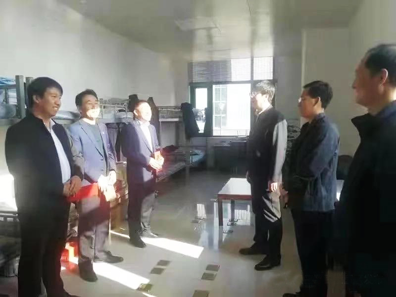工業(yè)園區(qū)管委會、泓源公司慰問園區(qū)機關保安門衛(wèi)等一線人員(圖2)