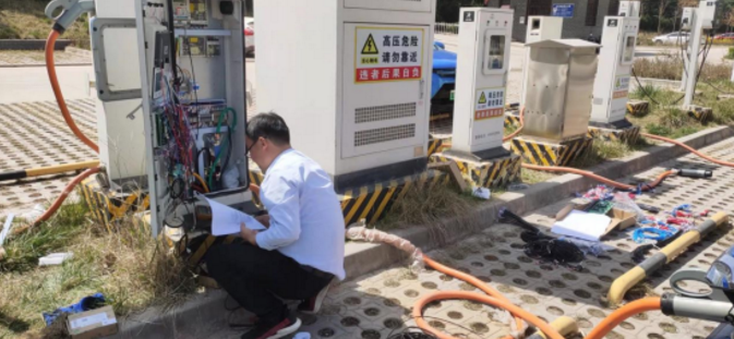 市產(chǎn)投集團(tuán)平煤機(jī)公司開(kāi)展充電樁檢修(圖2) 市產(chǎn)投集團(tuán)平煤機(jī)公司開(kāi)展充電樁檢修(圖2)