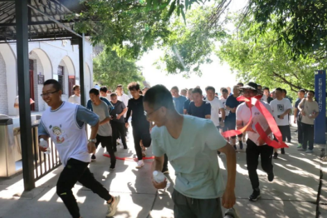 助力文旅市場(chǎng) 展示產(chǎn)投風(fēng)采——市產(chǎn)投集團(tuán)組織開展員工登山比賽活動(dòng)(圖2) 助力文旅市場(chǎng) 展示產(chǎn)投風(fēng)采——市產(chǎn)投集團(tuán)組織開展員工登山比賽活動(dòng)(圖2)