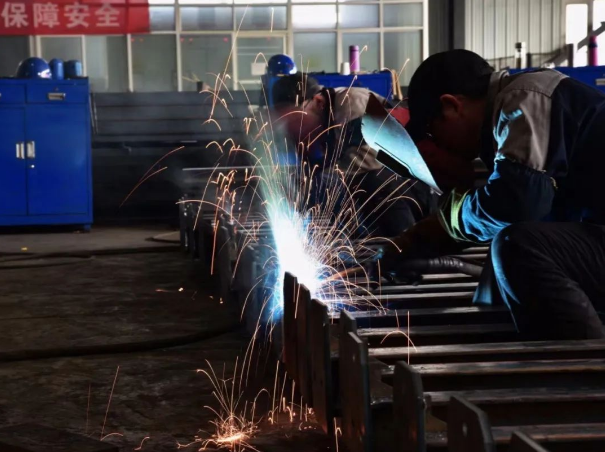 市產(chǎn)投集團(tuán)裝備制造企業(yè)上半年產(chǎn)銷(xiāo)兩旺(圖5) 市產(chǎn)投集團(tuán)裝備制造企業(yè)上半年產(chǎn)銷(xiāo)兩旺(圖5)